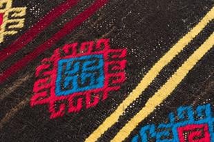 GENELEKSEL EL DOKUMA ÇOK RENKLİ KEÇİ YÜN KİLİM