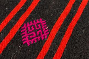 EŞSİZ EL DOKUMA ÇOK RENKLİ DESEN  KEÇİ KILI KİLİM