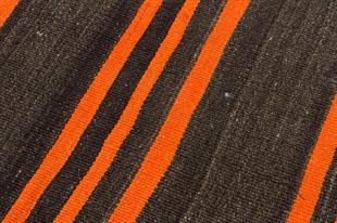 KAHVERENGİ TURUNCU RENGİ ÇİZGİLİ DESEN KEÇİ KİLİM