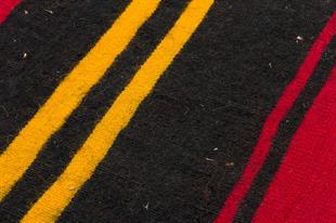 GENELEKSEL EL DOKUMA SARİ KIRMIZI RENGİ ÇİZGİLİ DESEN KİLİM