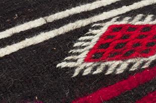 EL DOKUMA SİYAH RENGİ GEOMETRİK DESEN KİLİM PASPAS