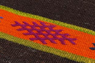 KIRMIZI TURUNCU RENGİ GEOMETRİK DESEN KEÇİ KILI YÜNLÜ KİLİM PASPAS