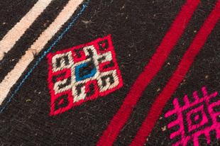 GERÇEK EL DOKUMA BEYAZ KIRMIZI RENGİ ÇİZGİLİ KEÇİ KILI YÜN KİLİM