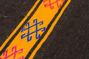 GENELEKSEL EL DOKUMA RENKLİ TÜRK MOTİFİ KİLİM