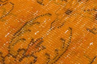 GERÇEK EL DOKUMA TURUNCU KİREMİT RENGİ GÖBEKLİ VİNTAGE HALISI