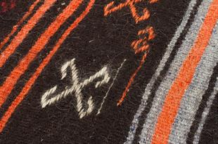 GERÇEK EL DOKUMA DESENLİ KEÇİ KILI YÜN KİLİMİ