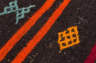 GERÇEK EL DOKUMA SARI KIRIMIZI RENGİ ÇİÇEKLİ DESEN YÜN KİLİM