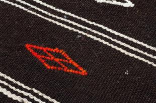 SİYAH BEYAZ RENGİ ÇİZGİLİ DESEN KEÇİ YÜN KİLİM