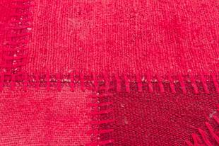 KIRMIZI EL DOKUMA KİLİMDEN TASARLANMİŞ PUF 40X40 CM