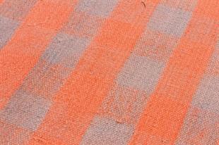 AÇİK GRI TURUNCU RENGİ KARE DESEN EL DOKUMA KİLİM PASPAS