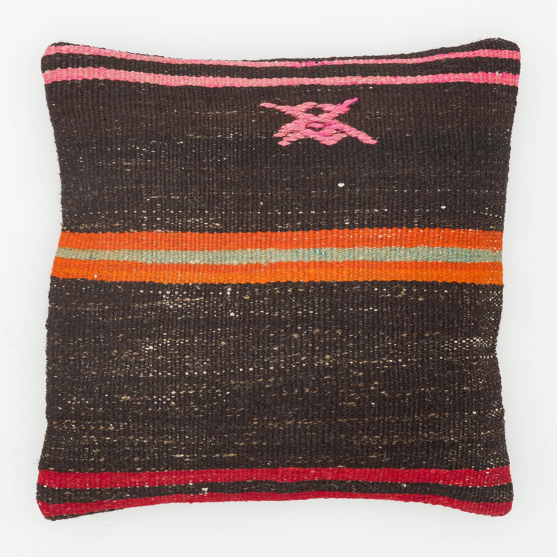 KIRMIZI TURUNCU ÇİZGİLİ SİYAH EL DÜĞÜMLÜ YASTIK KILIFI