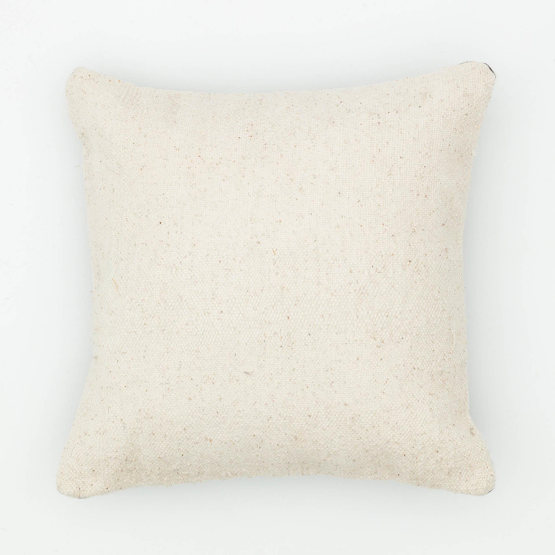 EŞSİZ EL DOKUMA BEYAZ RENGİ KENDİR KİLİM  YASTIK KILIFI