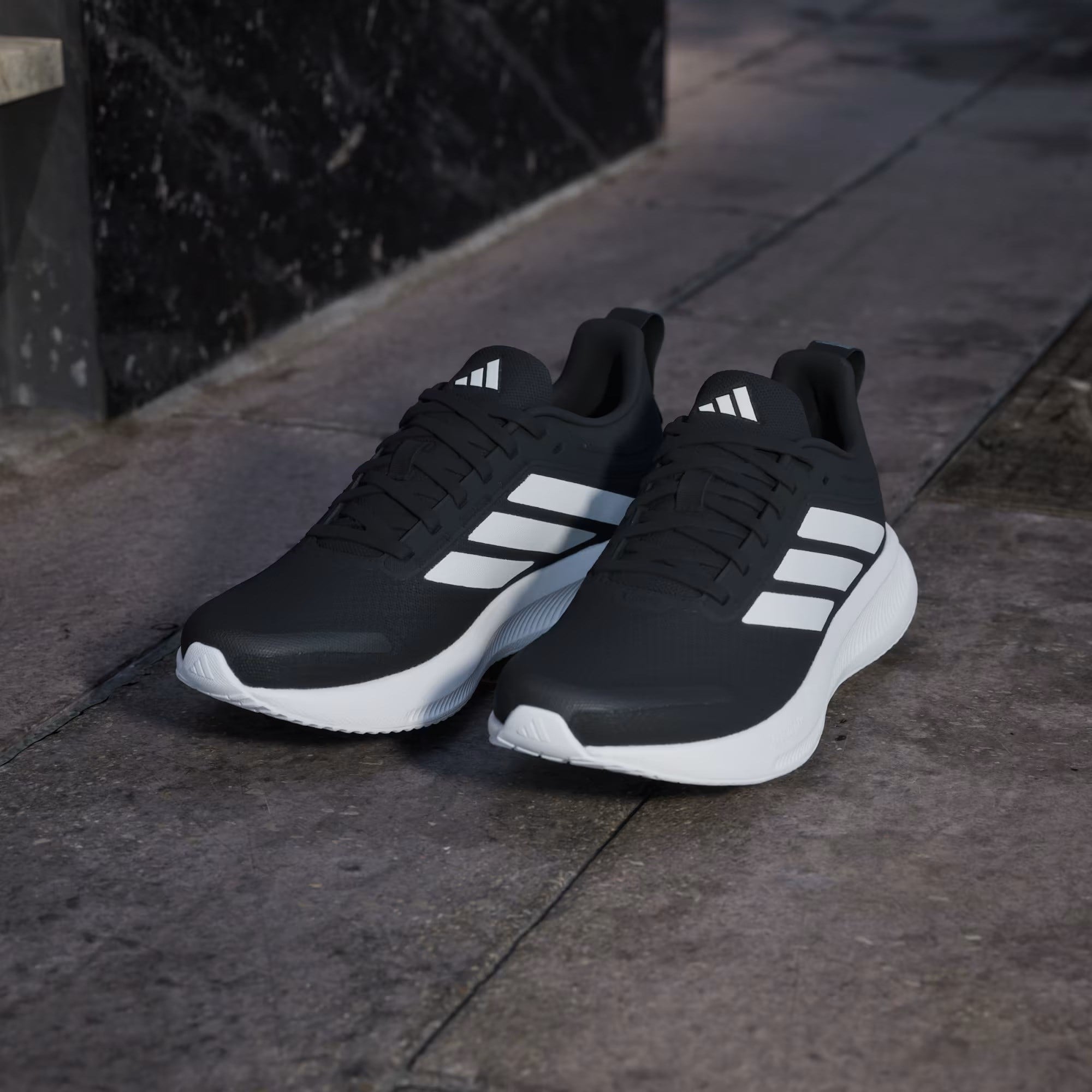Adidas Runblaze W Kadın Yürüyüş ve Spor Ayakkabısı - KH5591