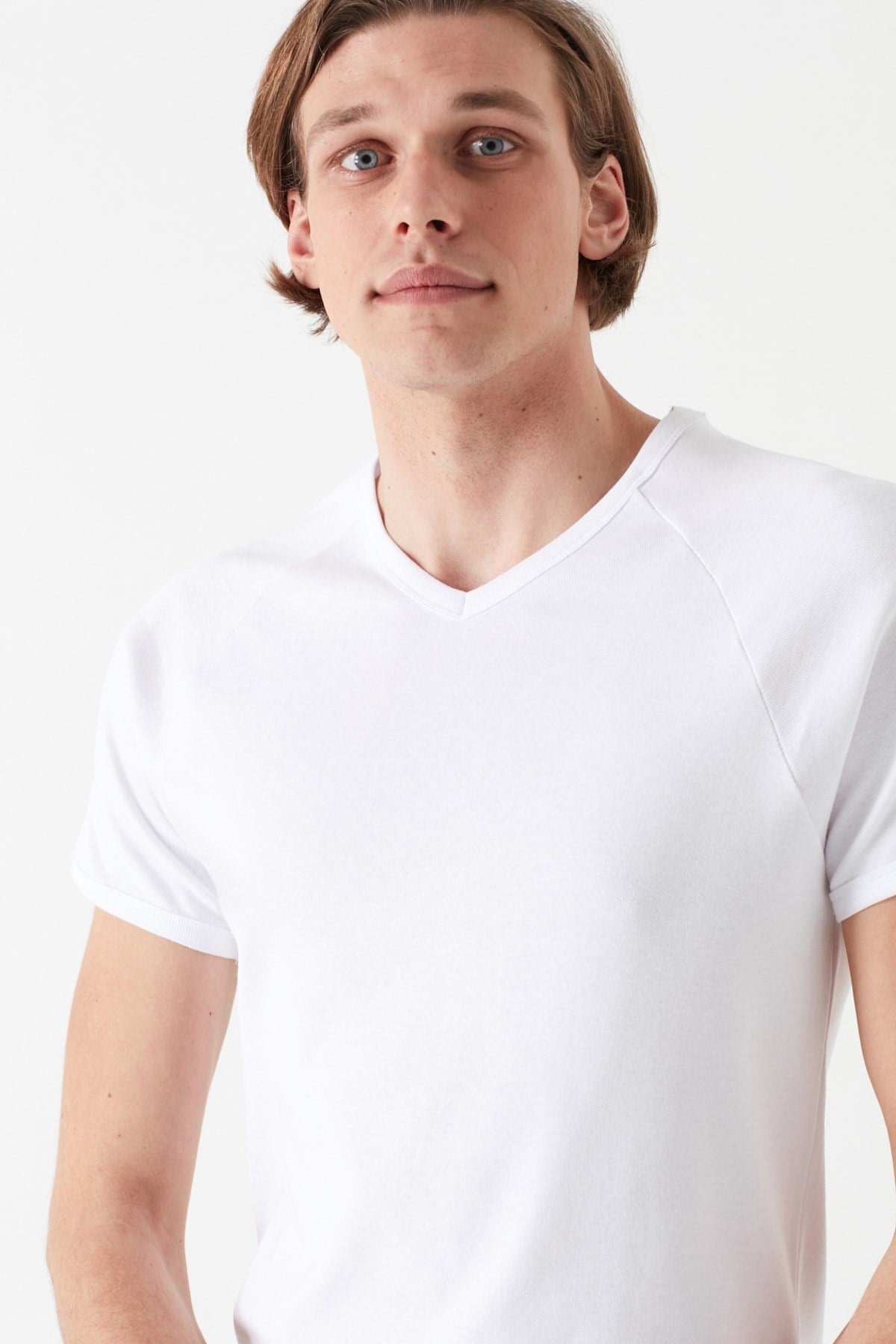 Mavi V Yaka T-Shirt Beyaz Erkek T-Shirt