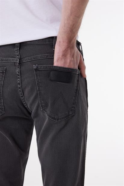 Wrangler Larston Jean  Erkek Pantolon W18SBY854