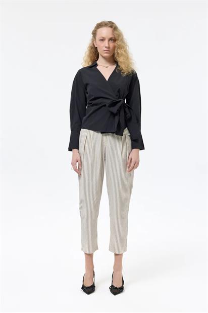 Quzu Önü Bağlama Detaylı Bluz 25YBLZ00130