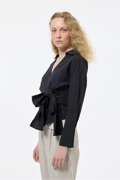 Quzu Önü Bağlama Detaylı Bluz 25YBLZ00130