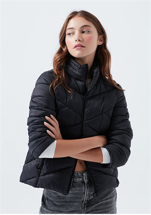 Mavi Dik Yaka Kadın Siyah Ceket