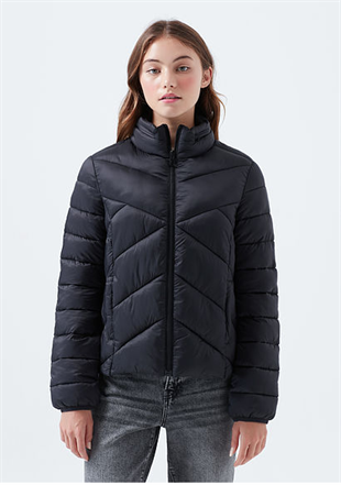 Mavi Dik Yaka Kadın Siyah Ceket