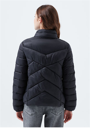 Mavi Dik Yaka Kadın Siyah Ceket