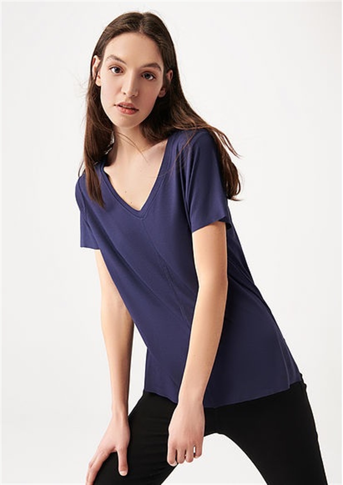 Mavi Basic V Yaka Derin Lacivert Kadın T-shirt 166775-70497