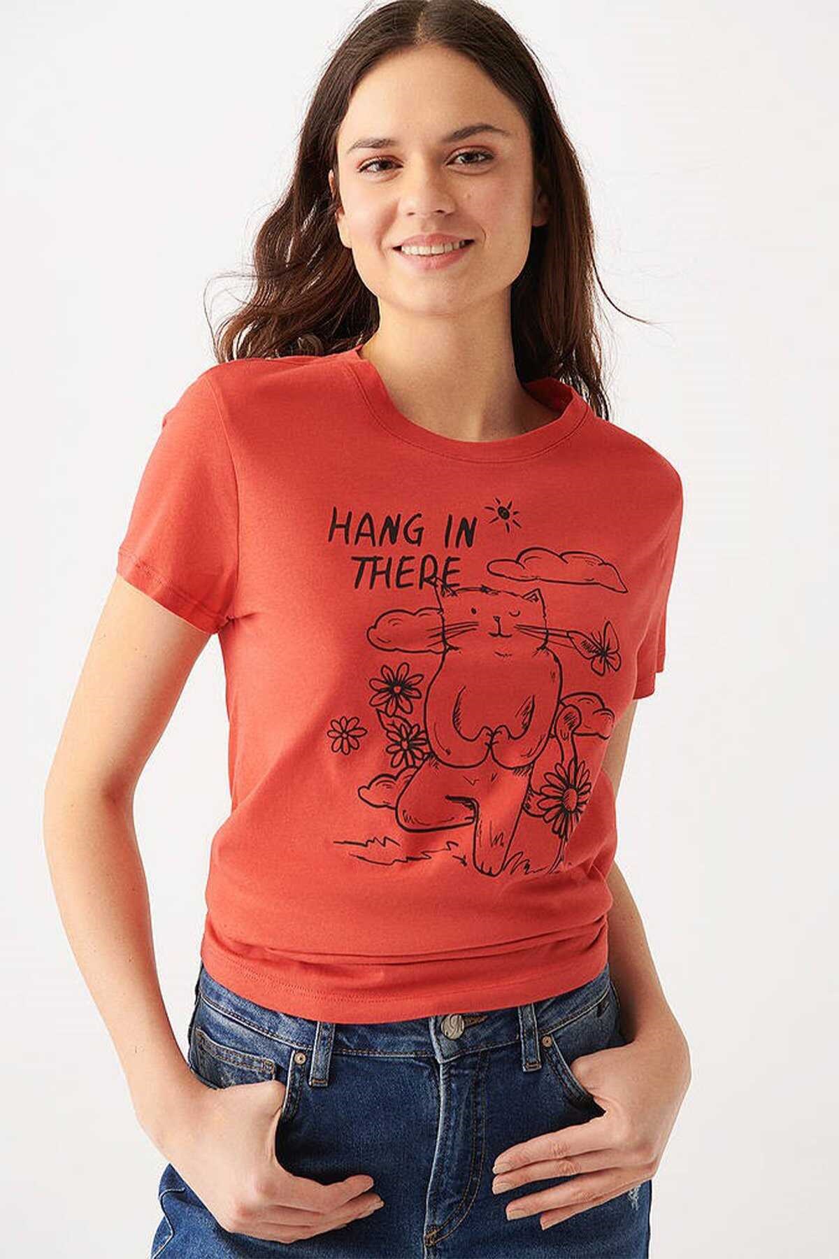 Mavi Hang In There Baskılı Acı Kırmızı Kadın T-Shirt 1610262-70446