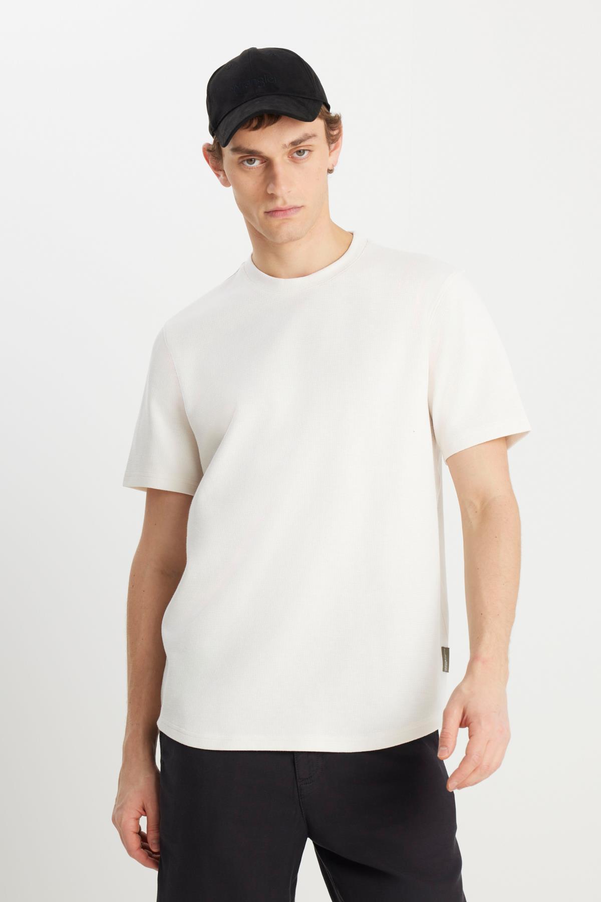 Wrangler Relaxed Fit Dokulu Basic Erkek T-shirt