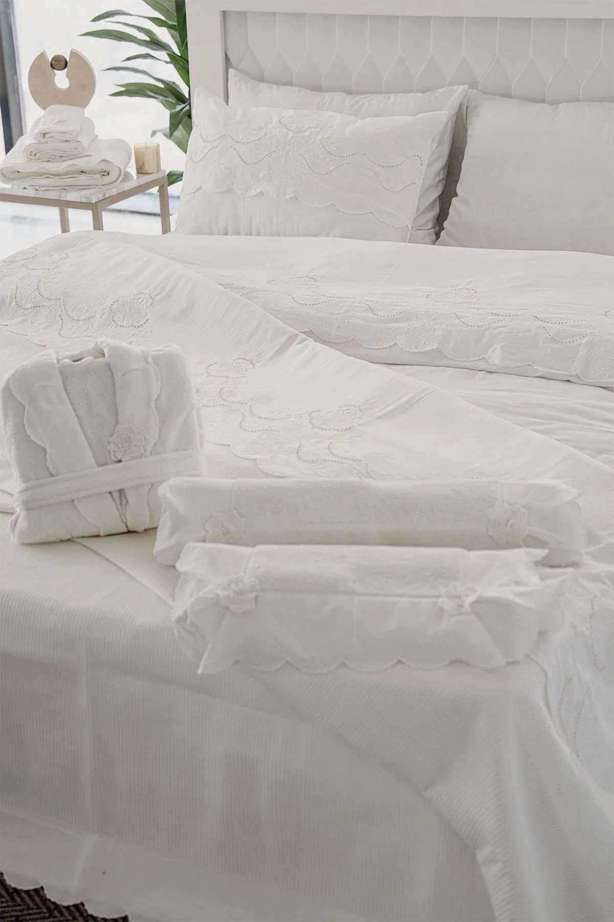 Royal Nazik Hanzade Nevresim-Pike Set Krem Çift Kişilik