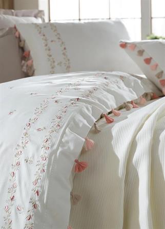 Dantela Vita Royal Nakışlı Püsküllü Pike Takımı