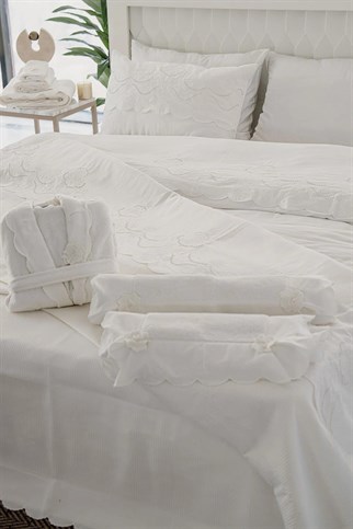 Royal Nazik Hanzade Nevresim-Pike Set Krem Çift Kişilik