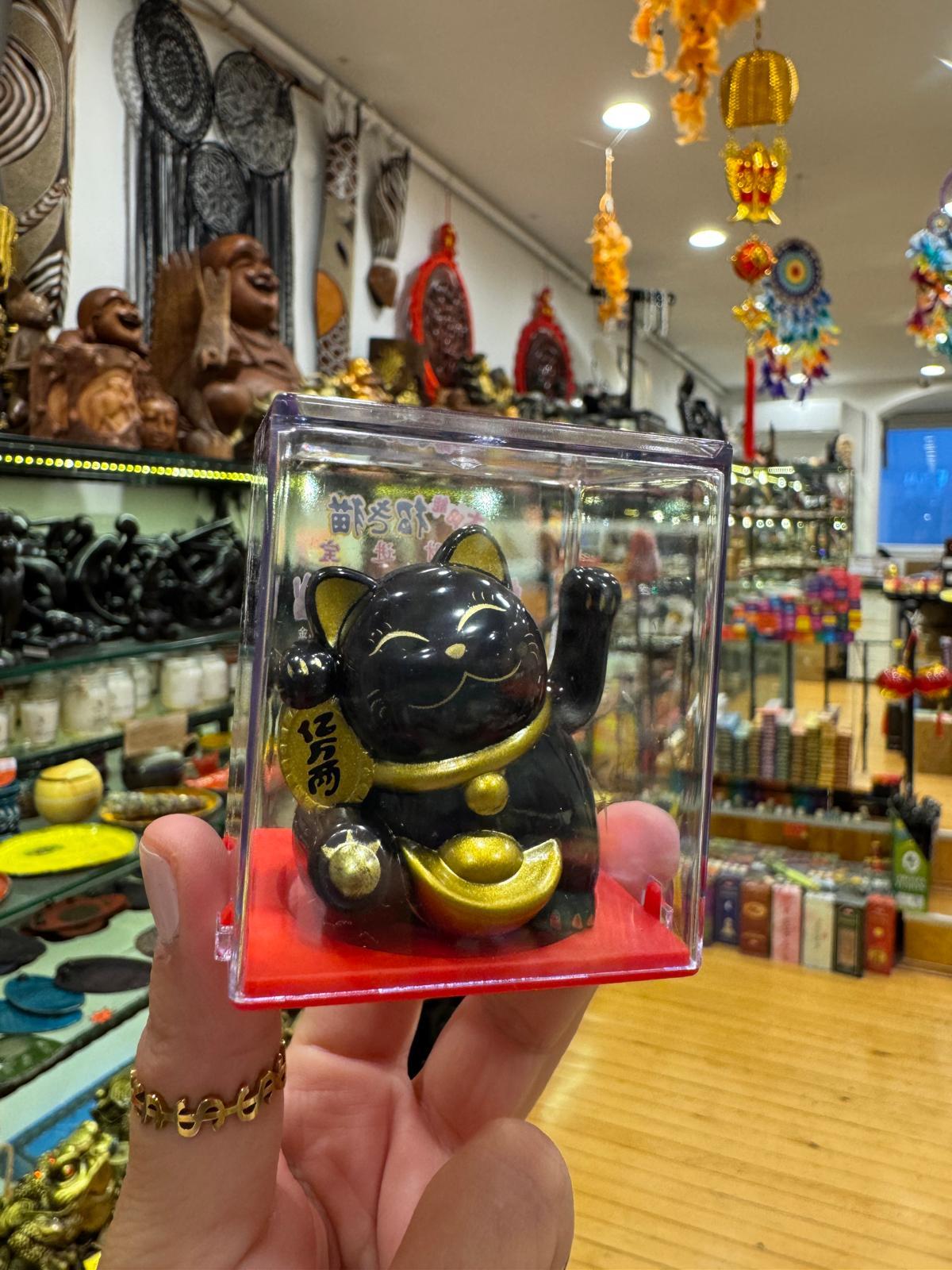 Çağıran kedi Maneki Neko