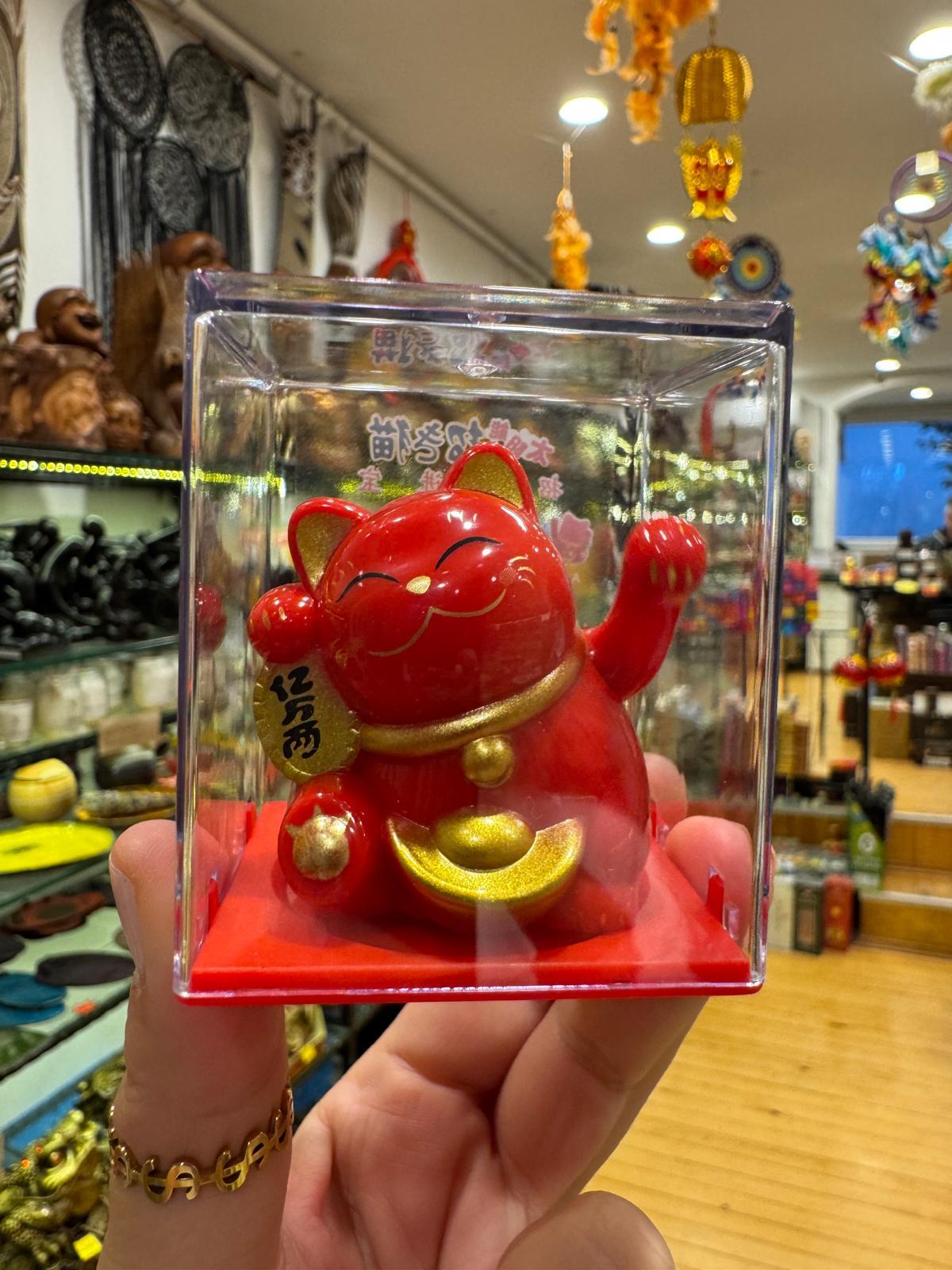 Çağıran kedi Maneki Neko