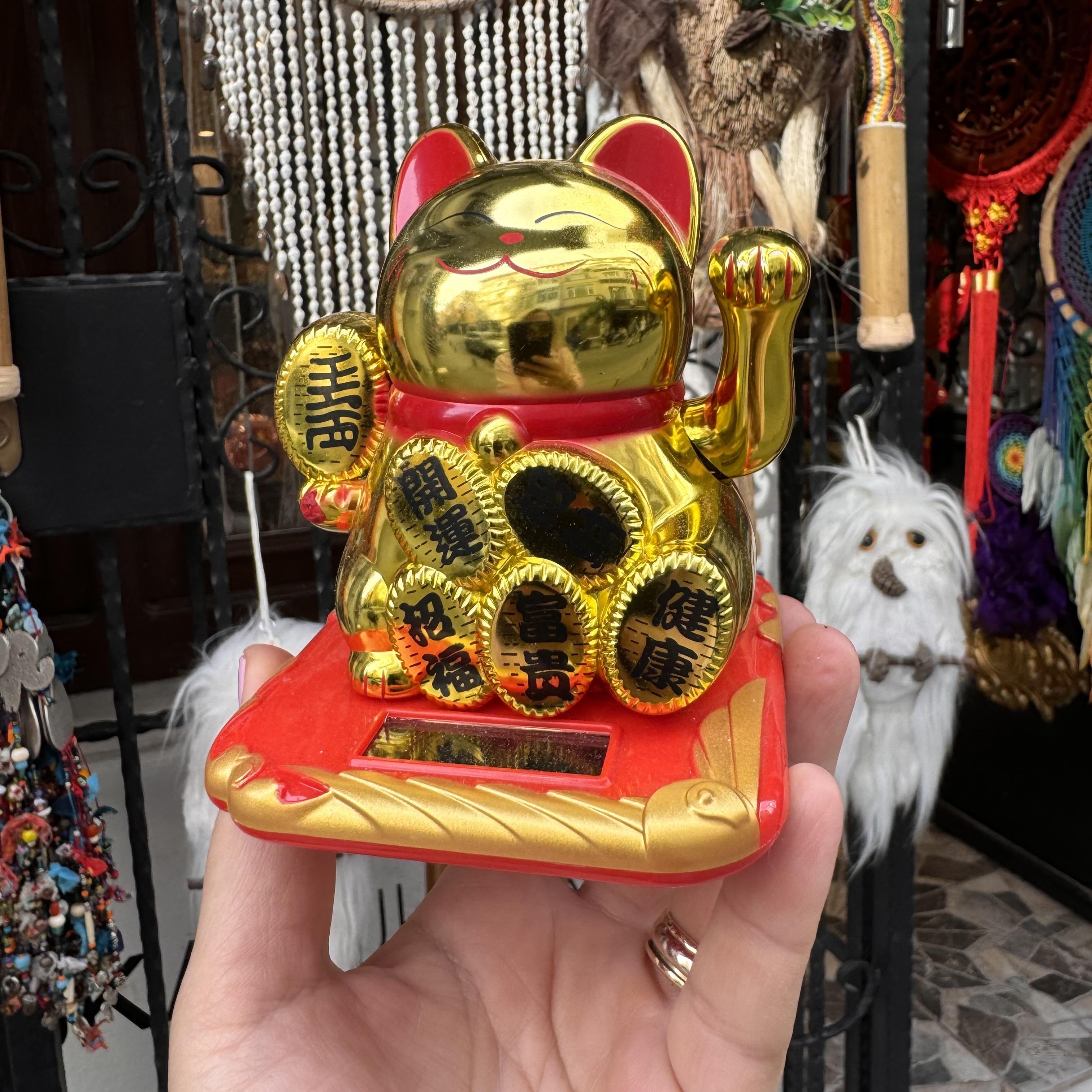 Çağıran kedi Maneki Neko