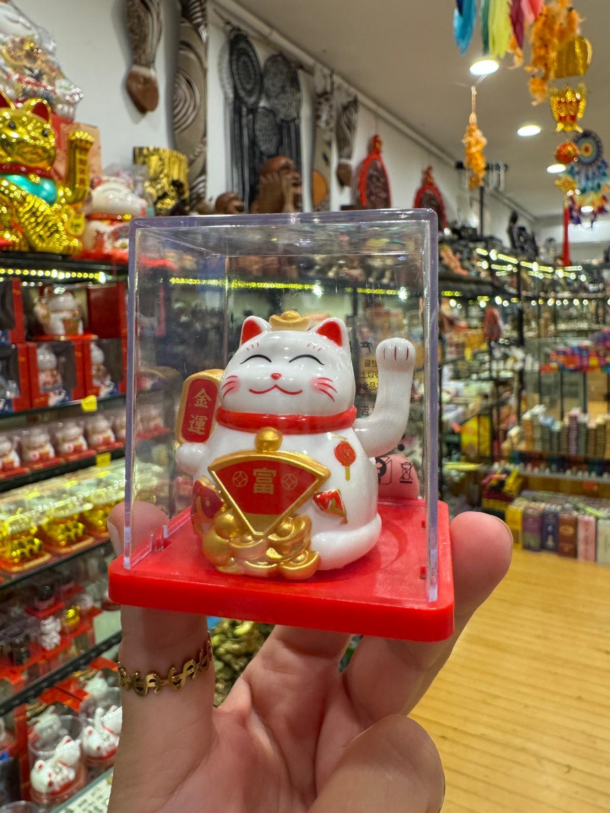 Çağıran kedi Maneki Neko