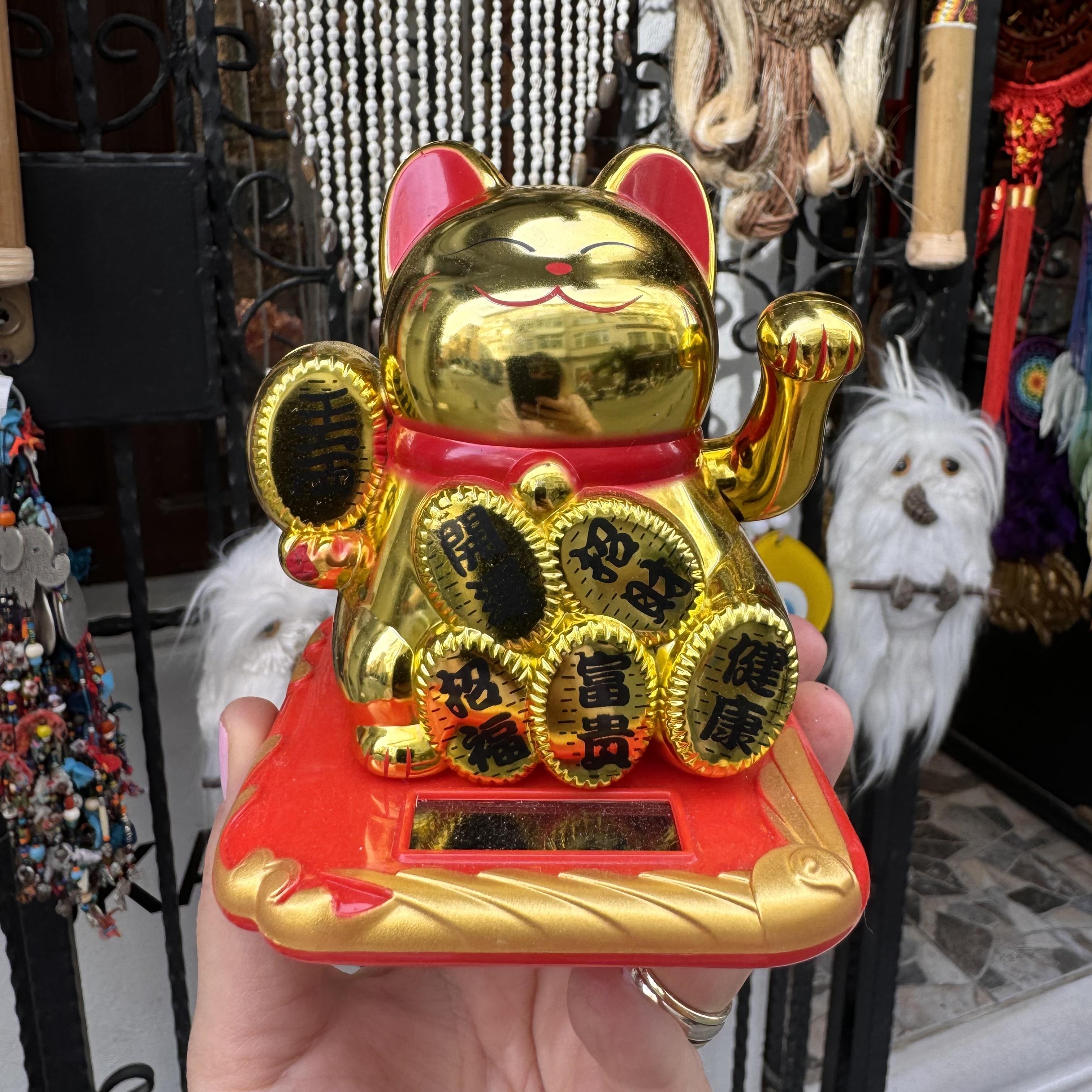 Çağıran kedi Maneki Neko