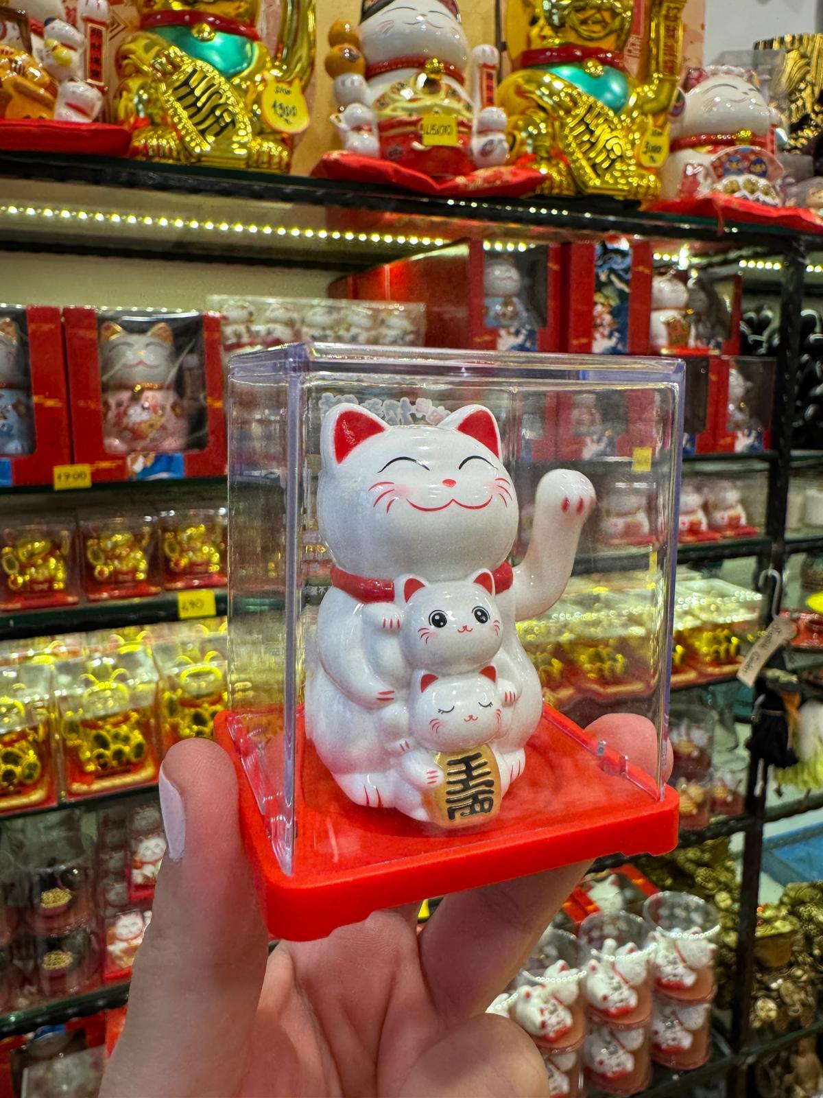 Çağıran kedi Maneki Neko