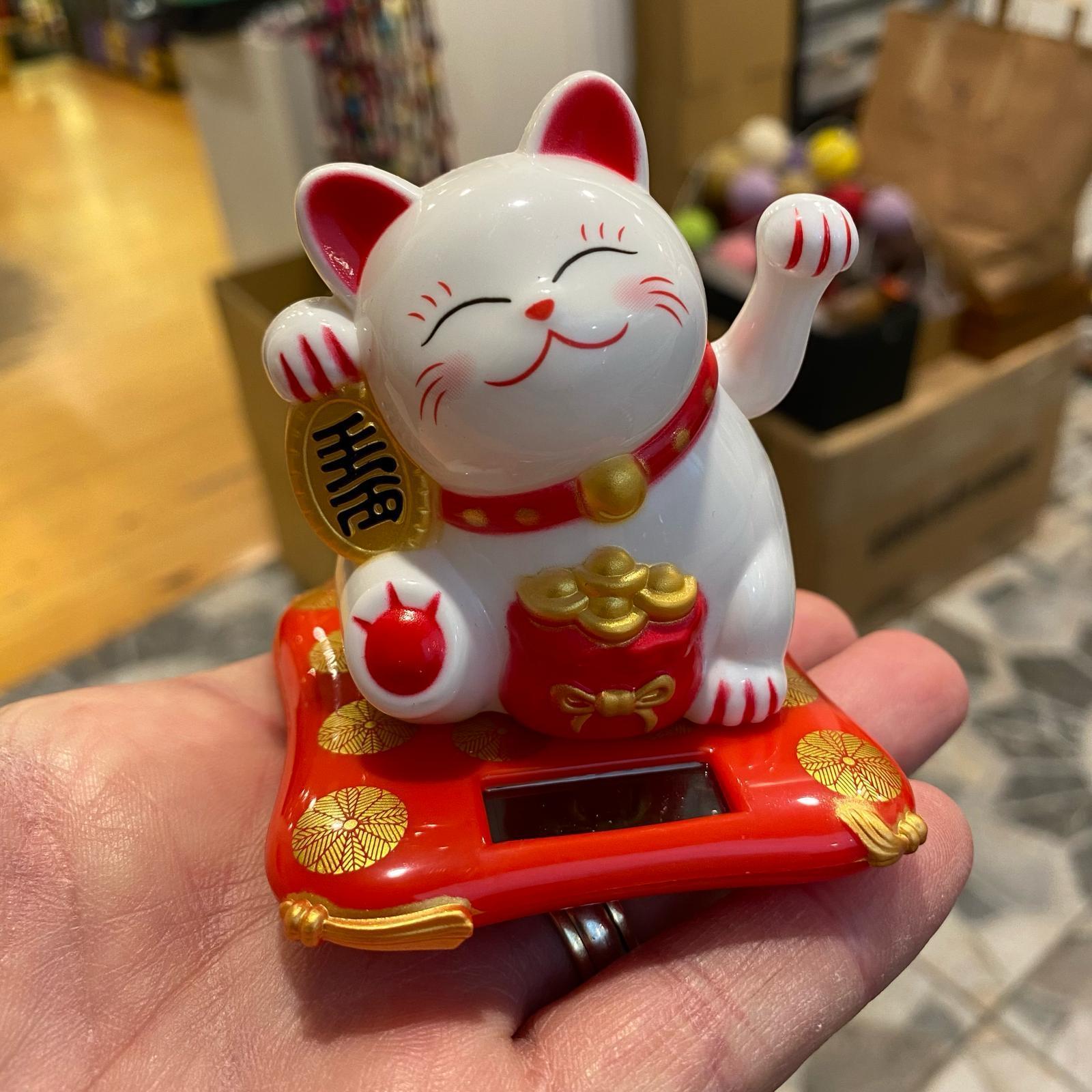 Çağıran kedi Maneki Neko