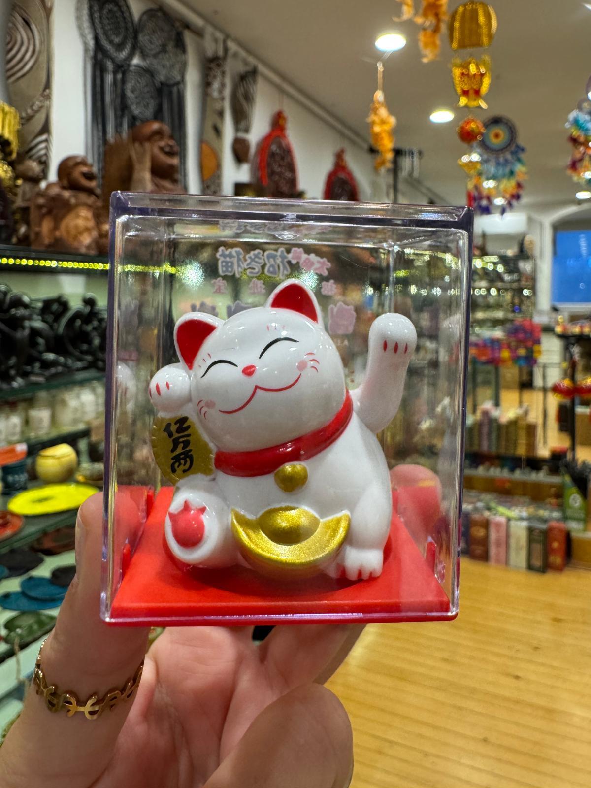 Çağıran kedi Maneki Neko