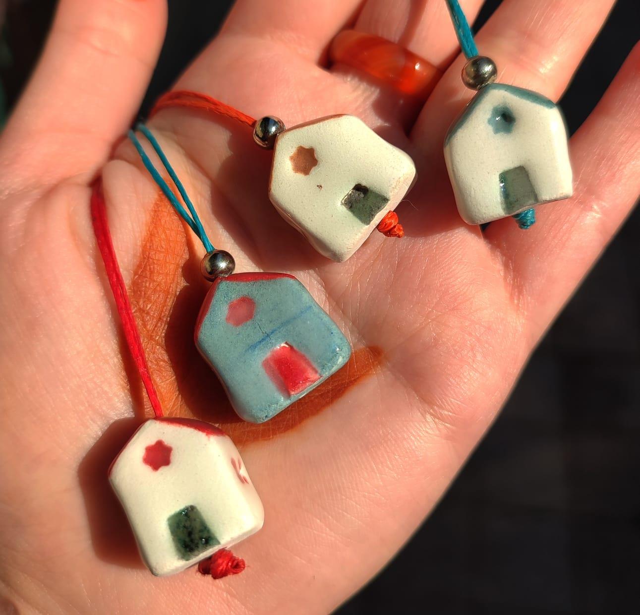 Ev Niyeti Seramik Kolye