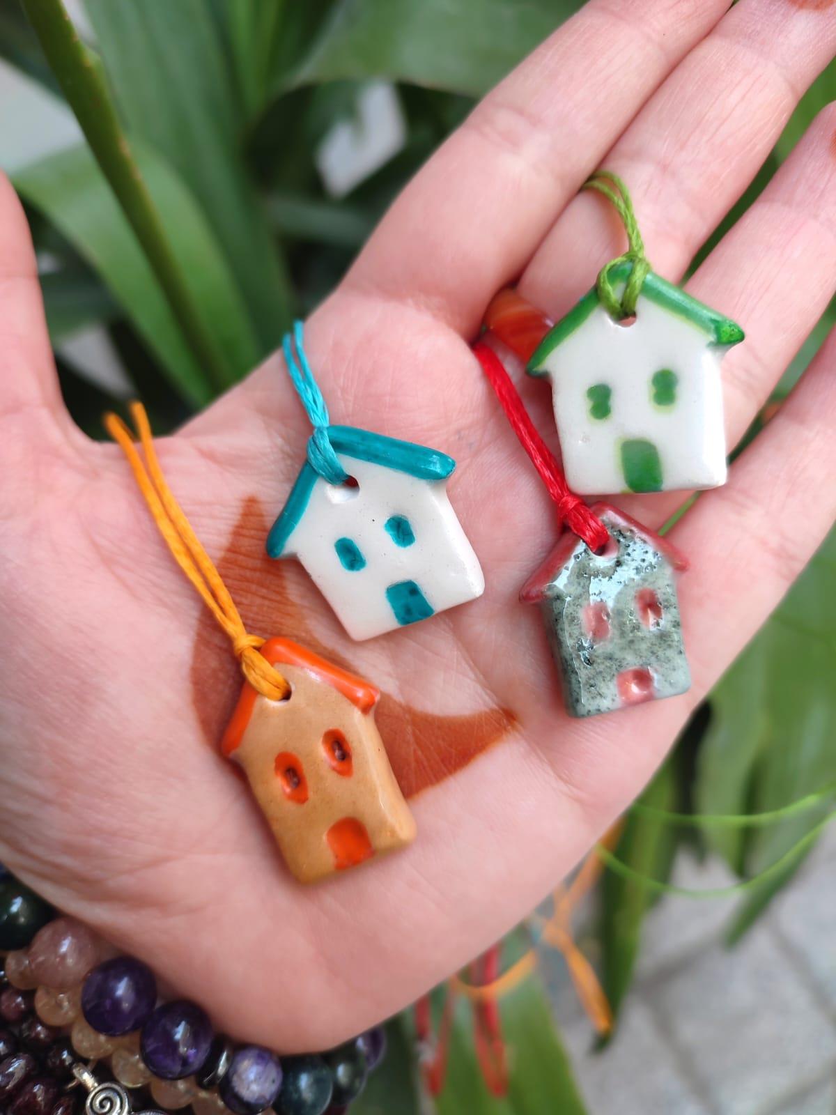 Ev Niyeti Seramik Kolye