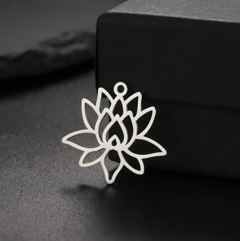 Lotus Çiçeği (Zincir hediyeli)