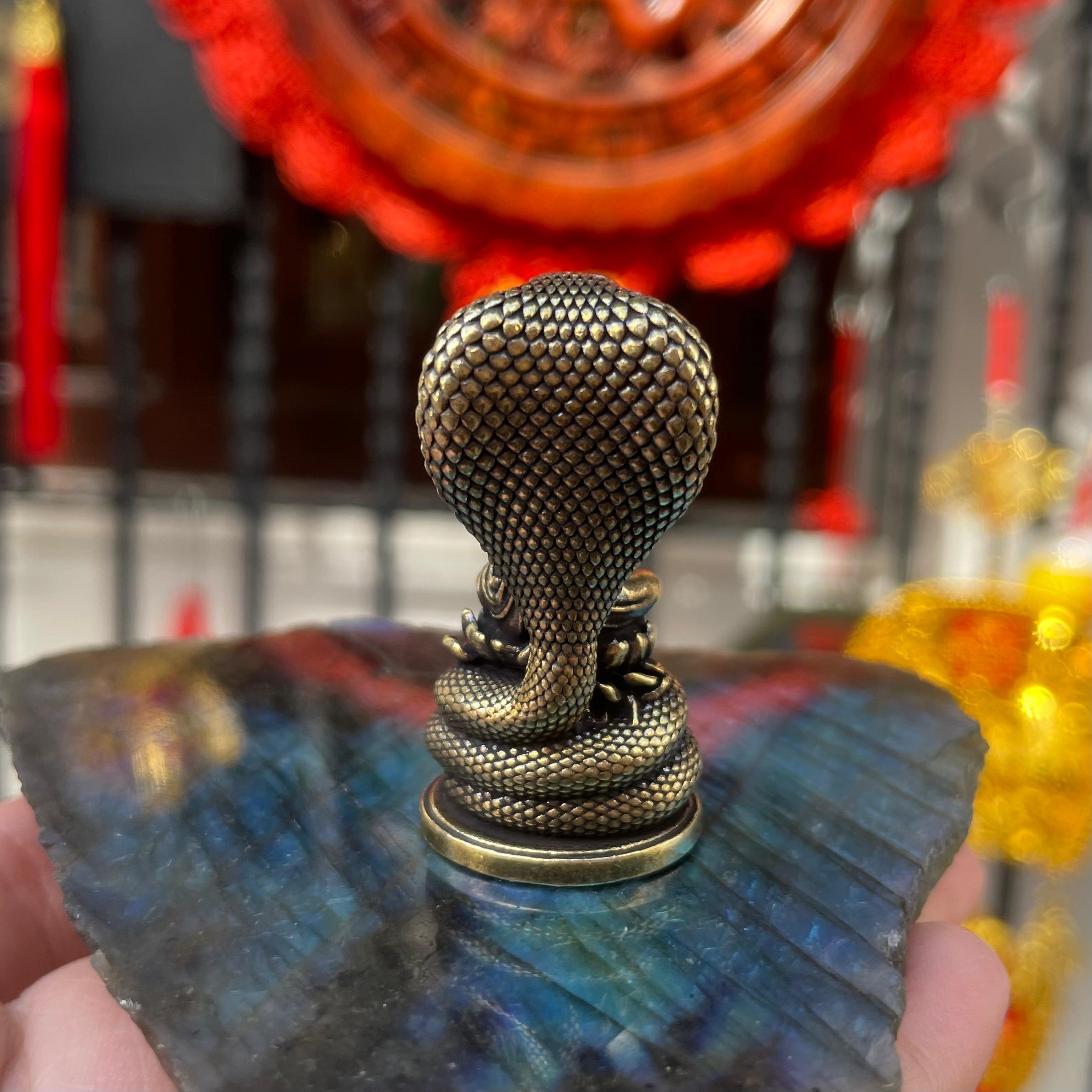 Naga Koruyuculu Meditasyon Buda Heykeli