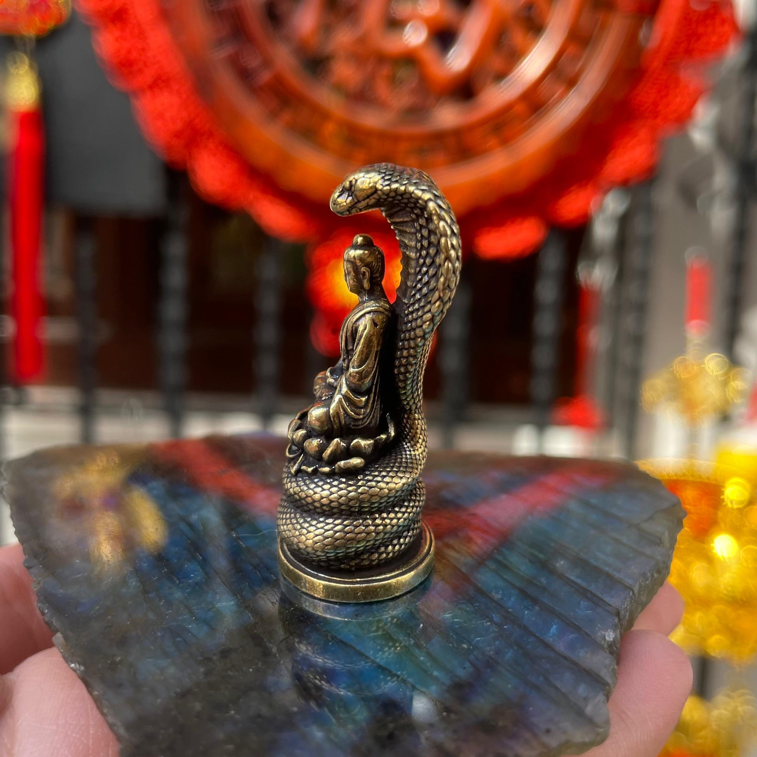 Naga Koruyuculu Meditasyon Buda Heykeli