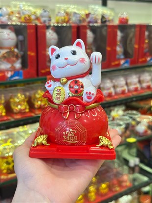 Çağıran kedi Maneki Neko