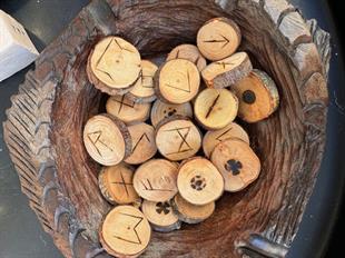 Elder Futhark Rune Seti Ahşap