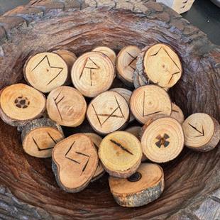 Elder Futhark Rune Seti Ahşap