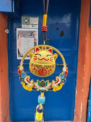 Maneki Neko Şans Figürü