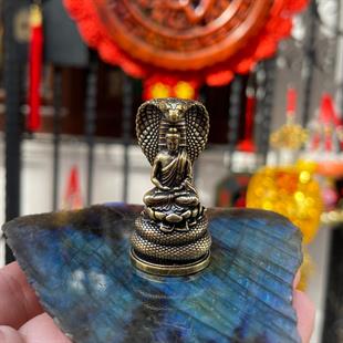 Naga Koruyuculu Meditasyon Buda Heykeli