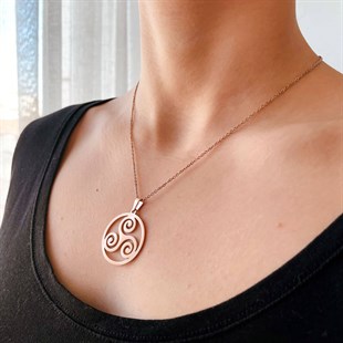 Triskele Kolye Ucu (Zincir hediyeli)