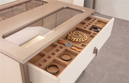 Benazir Ada Şifonyer